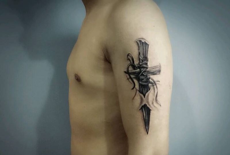 十字架？宝剑？纹身图片_手臂写实静物十字架成品纹身图案