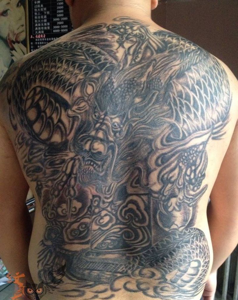 中华龙满背纹身图片