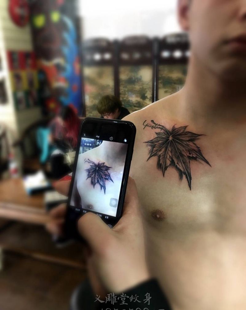 枫叶纹身纹身图片_胸部清新重庆纹身图案