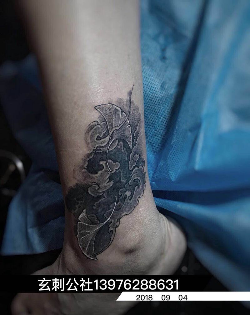 银杏叶纹身图片