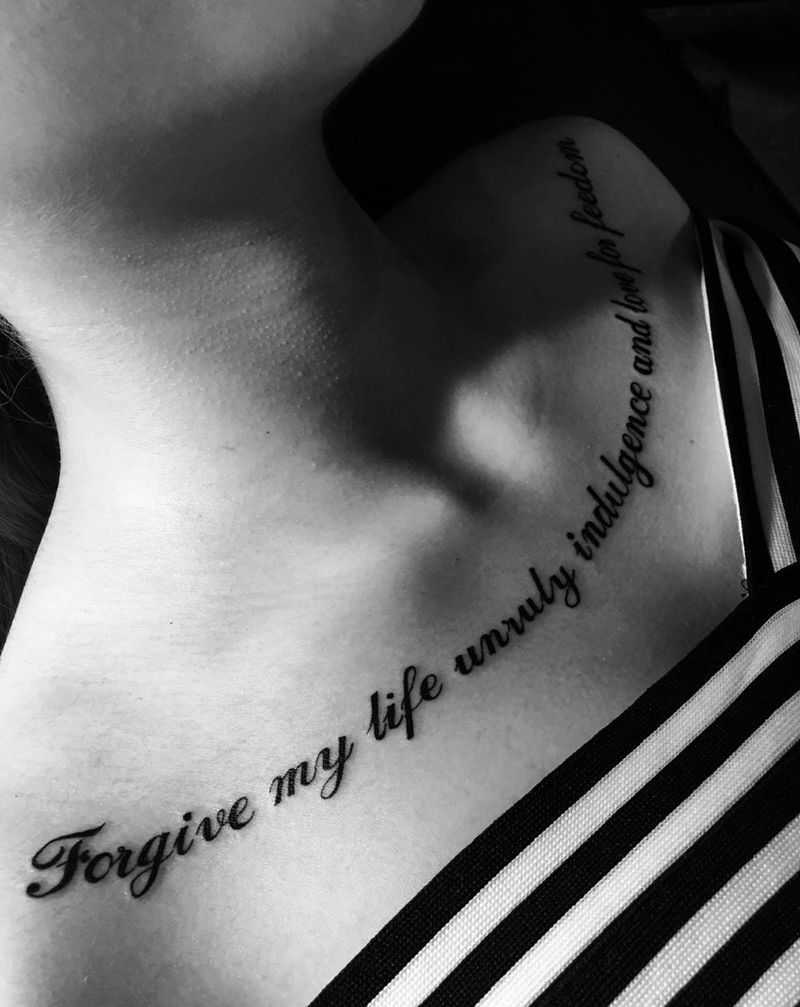 锁骨下的英文纹身纹身图片_胸部清新重庆纹身图案