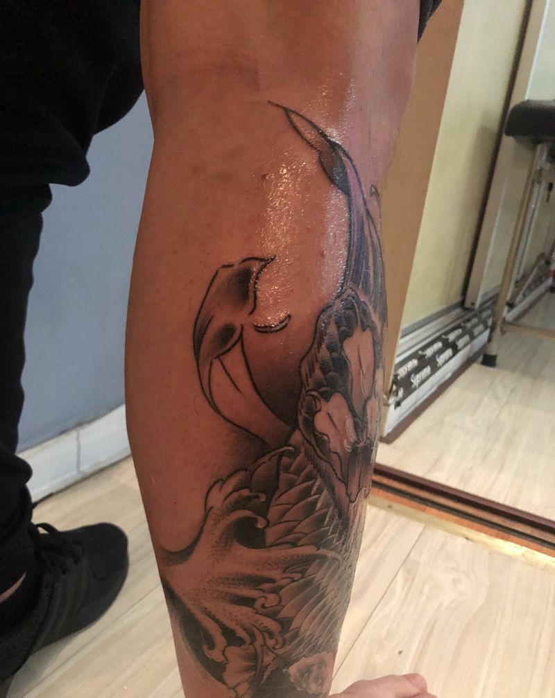 鲤鱼纹身图片_腿部新传统纹身图案