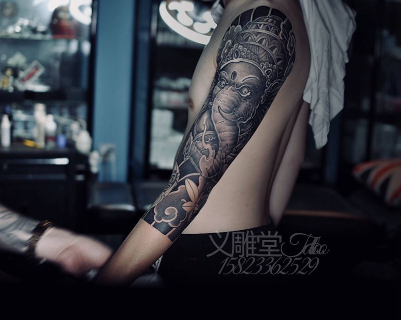 花臂象神七分纹身图片_手臂新传统花臂纹身图案