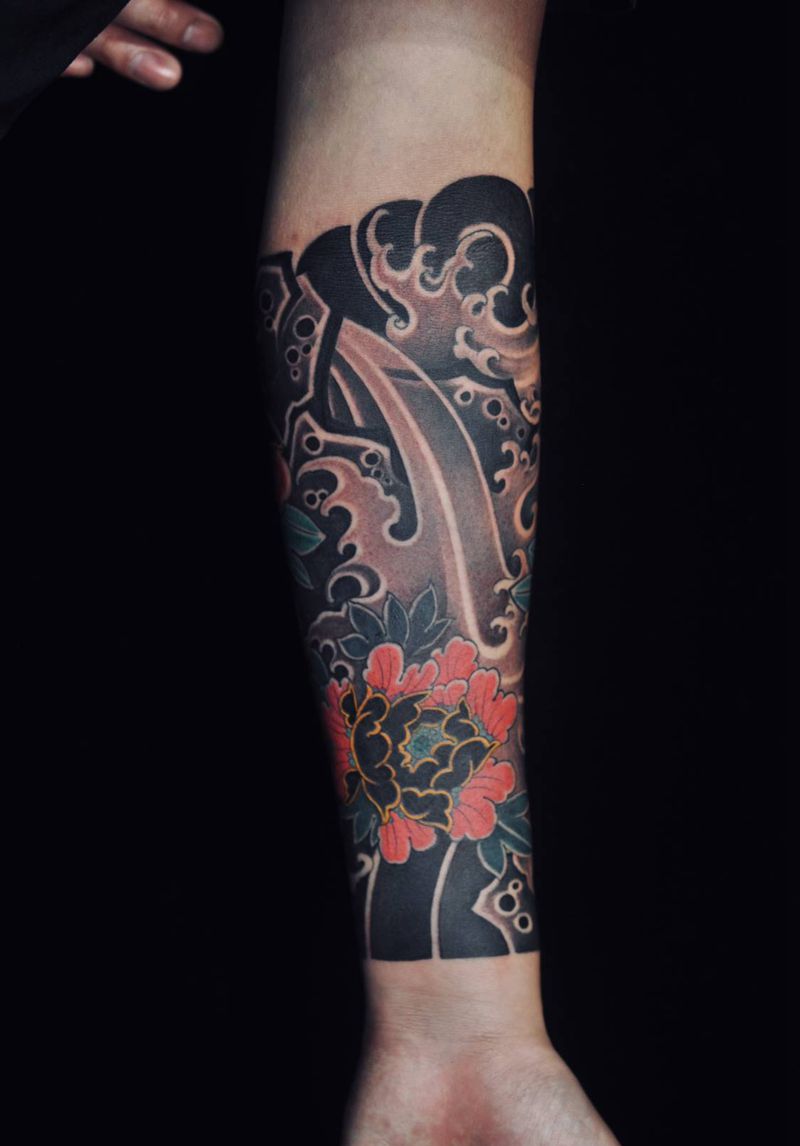 小花臂纹身纹身图片_手臂老传统重庆纹身图案