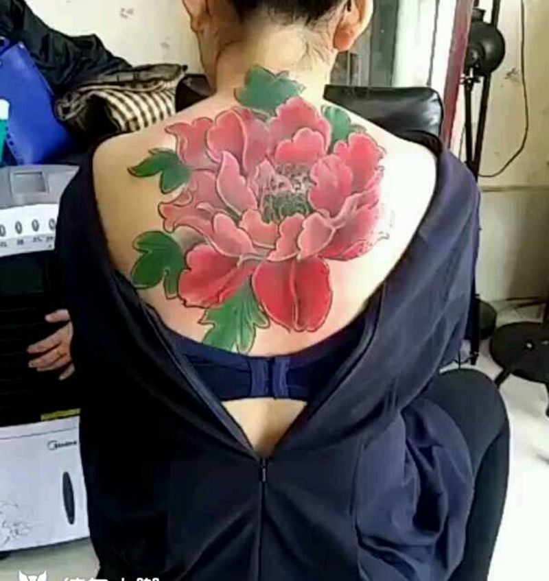 牡丹纹身图片_背部传统纹身图案