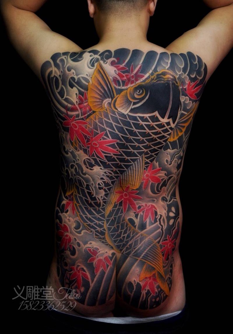 满背锦鲤纹身纹身图片_背部老传统满背鱼重庆纹身图案