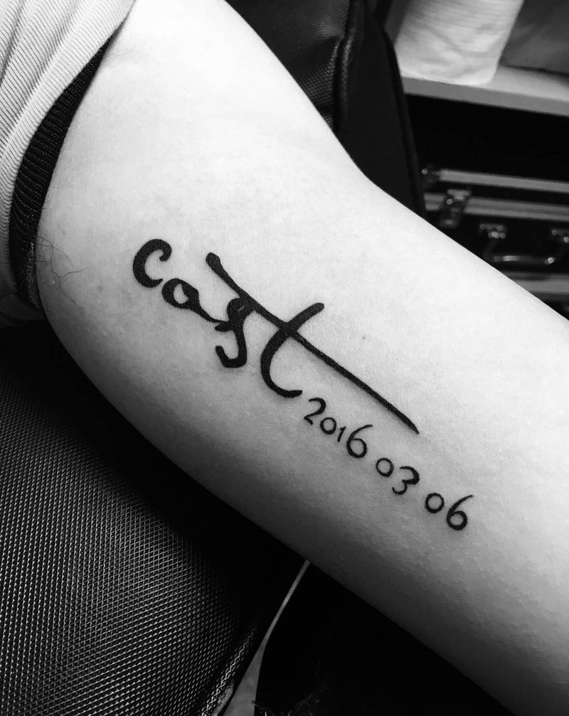 英文字设计纹身图片_清新字符手部重庆纹身图案