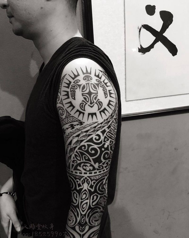 部落图腾七分臂纹身图片_手臂清新图腾重庆纹身图案