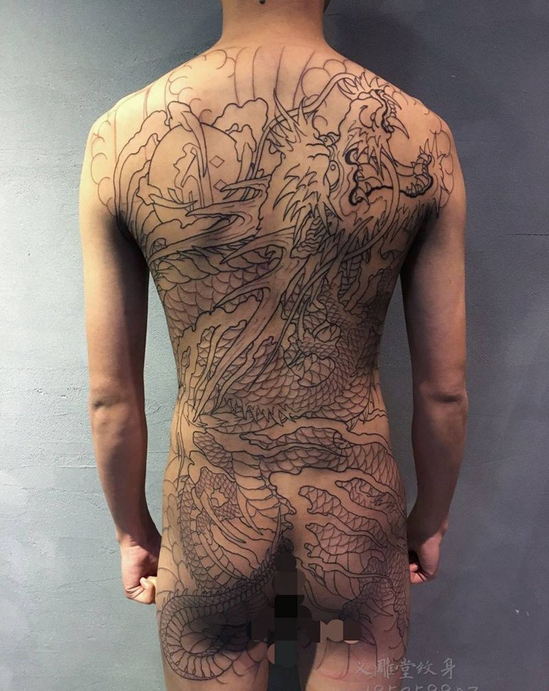 满背龙纹身纹身图片_传统臀部背部动物重庆刺青纹身图案