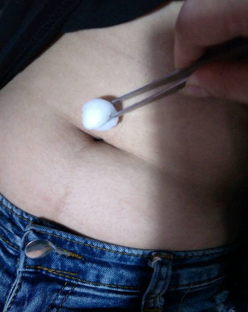 打脐钉纹身图片