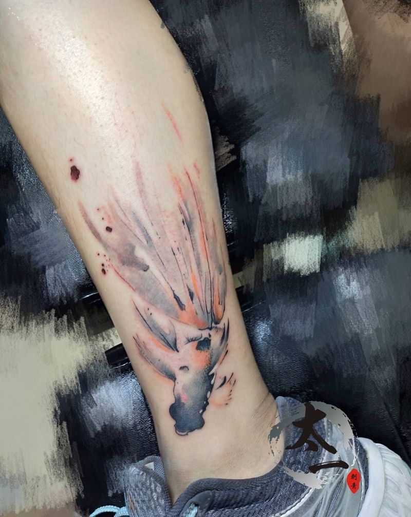 泼墨风格小金鱼纹身图片