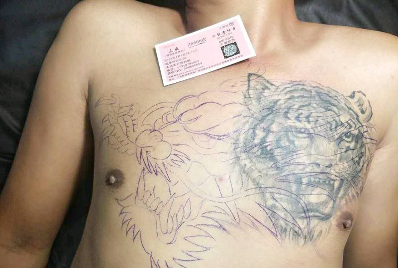 古惑仔同款披肩龙纹身图片