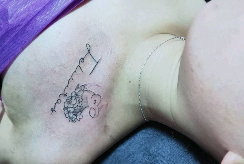 小兔子纹身图片_胸部纹身图案