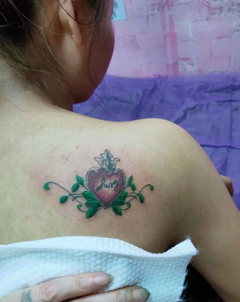 小作品纹身图片_背部肩部图腾纹身图案