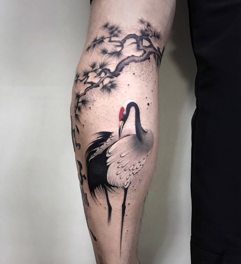 仙鹤【根作品】纹身图片_腿部水墨仙鹤松树纹身图案