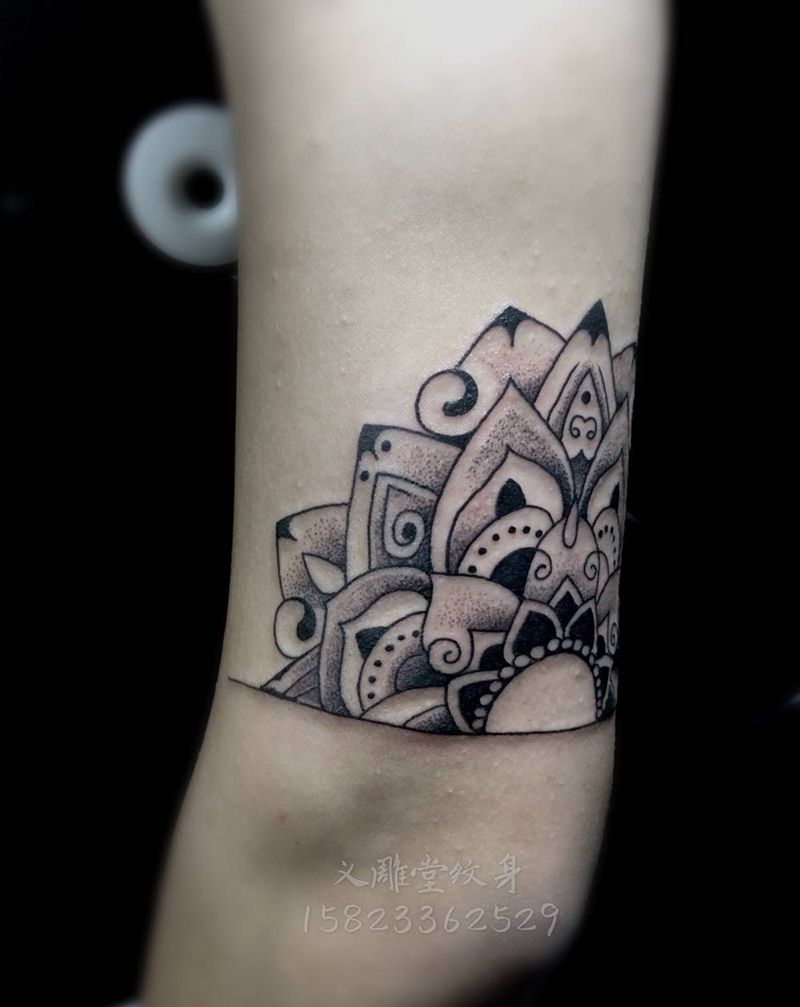 点刺繁花纹身纹身图片_清新手臂图腾重庆重庆刺青义雕堂图案纹身图案