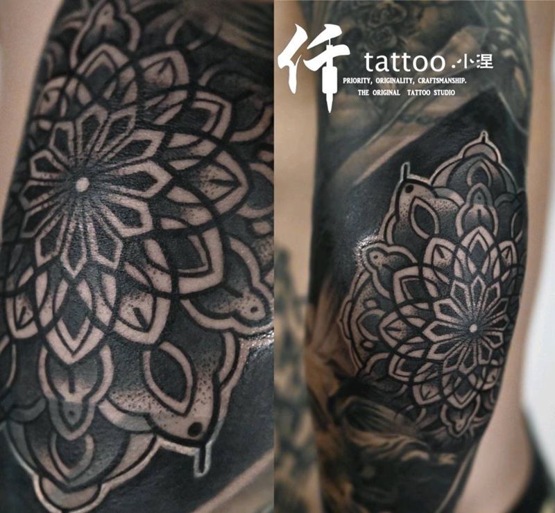 繁花爆肘纹身图片_手部手臂欧美写实点刺繁花肘遮盖纹身图案