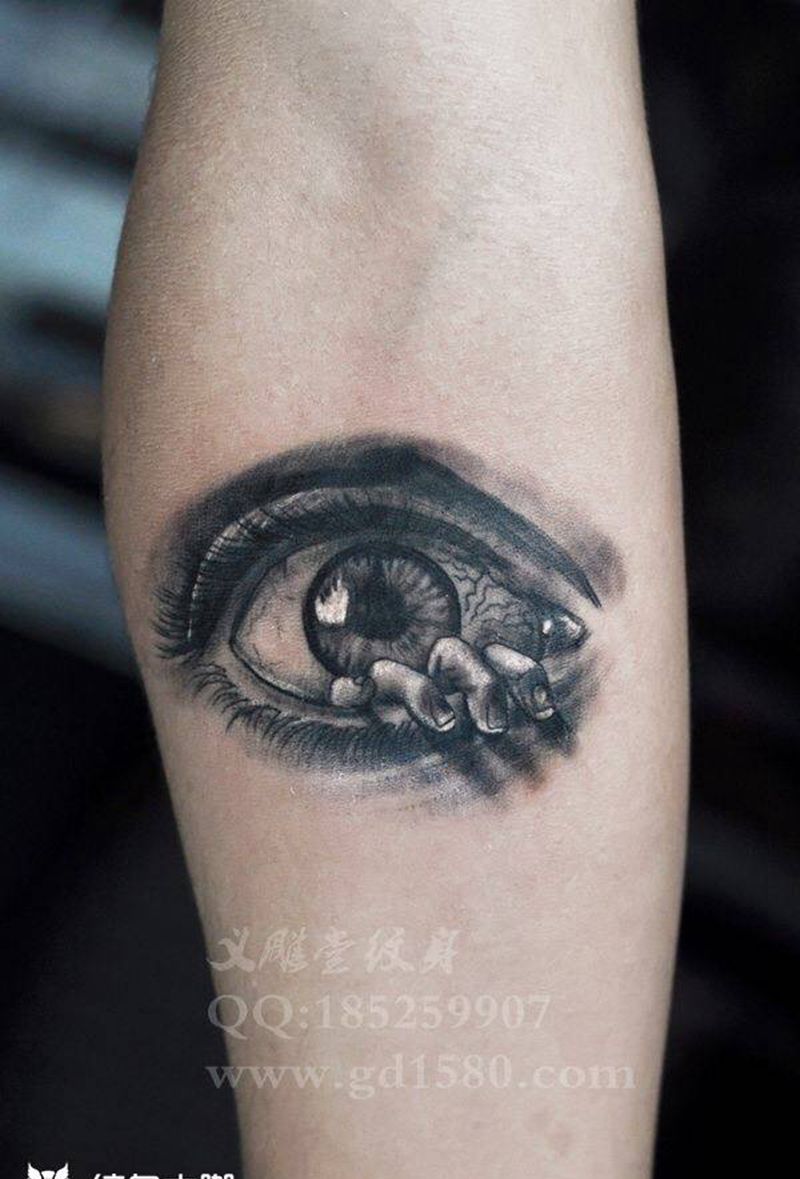 眼睛刺青纹身图片_写实手部纹身图案