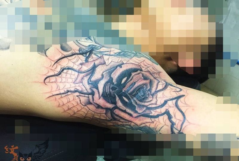 腋窝玫瑰纹身图片