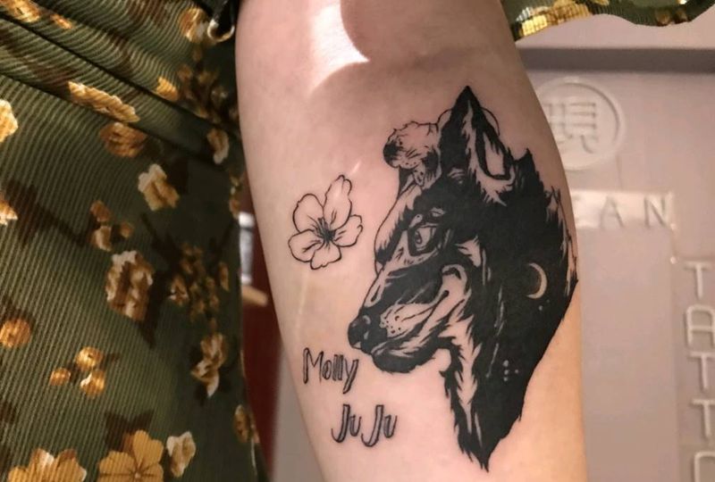 纪念纹身图片_手臂狗纹身图案