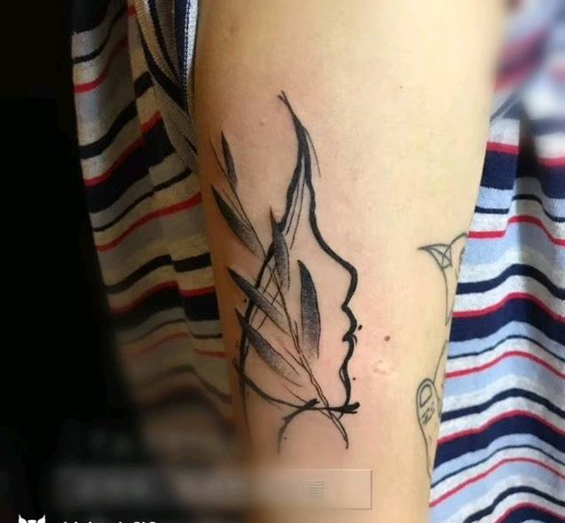 小清新纹身图片_手臂点刺几何纹身图案