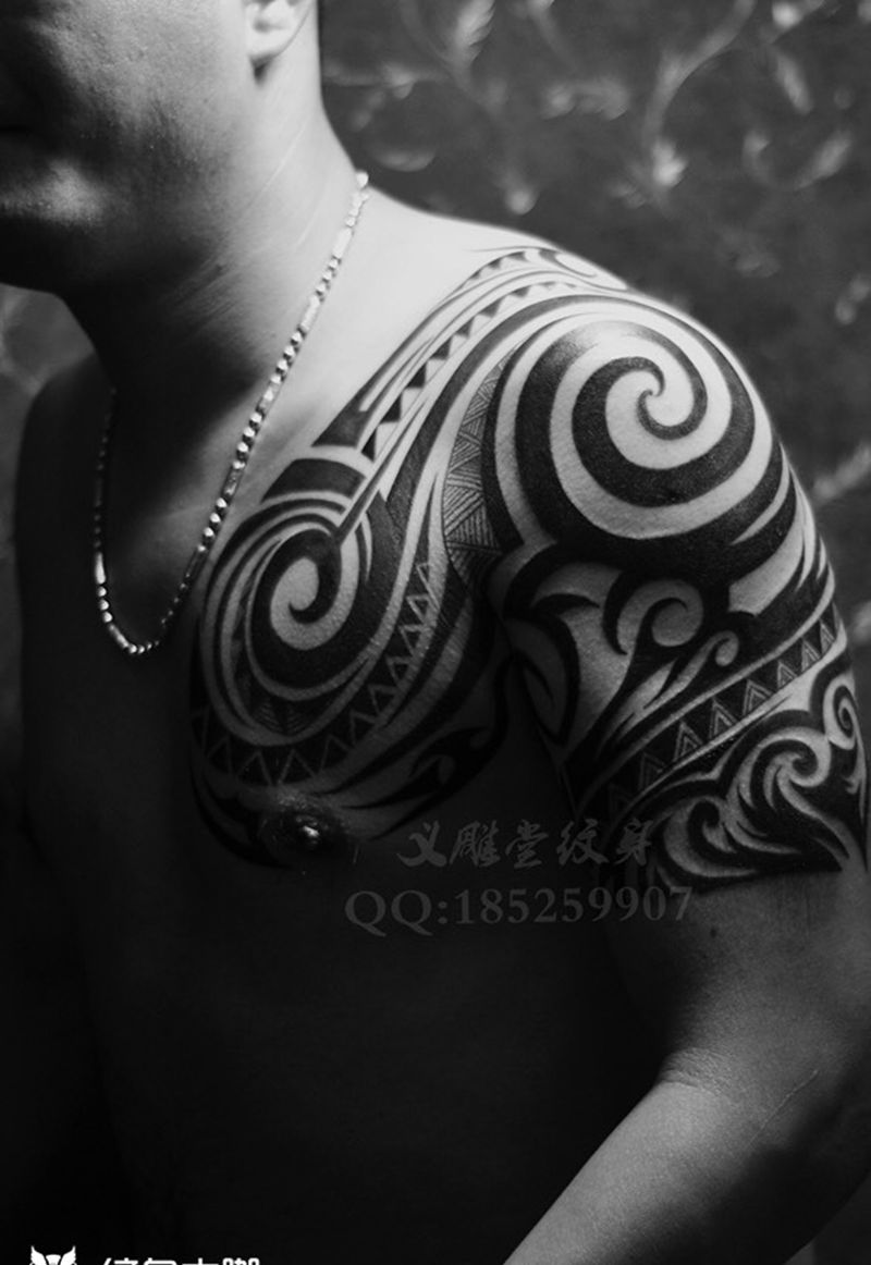 半胛图腾纹身纹身图片_胸部肩部图腾重庆重庆刺青图案纹身图案