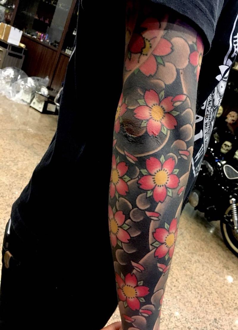 樱花臂纹身图片