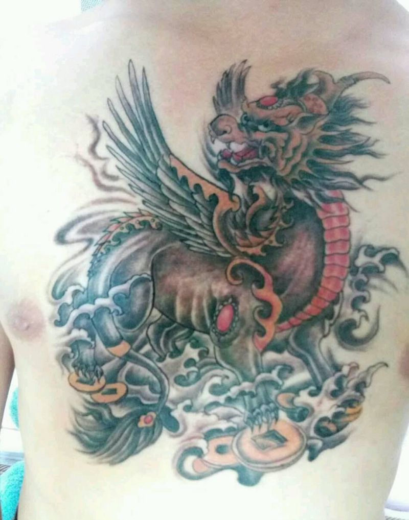 遮盖纹身图片_胸部传统纹身图案