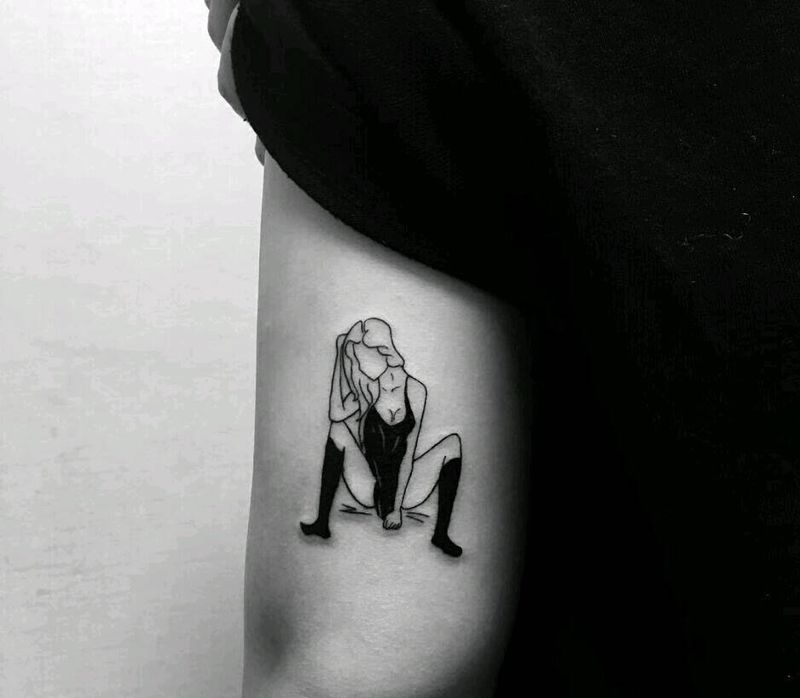 小臂肩膀两肋纹身图片