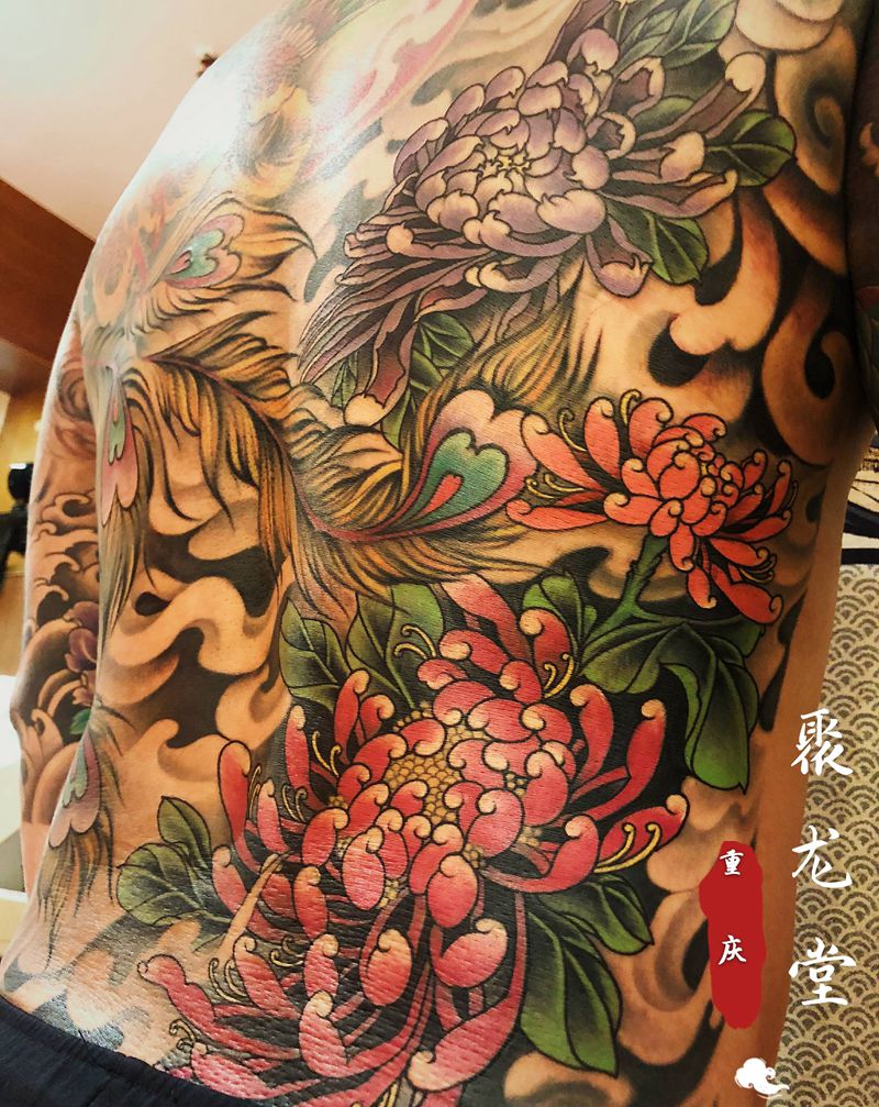 满背凤凰纹身图片_背部新传统老传统纹身图案