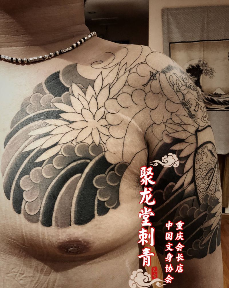 老传统艺妓半胛纹身图片_胸部手臂老传统纹身图案