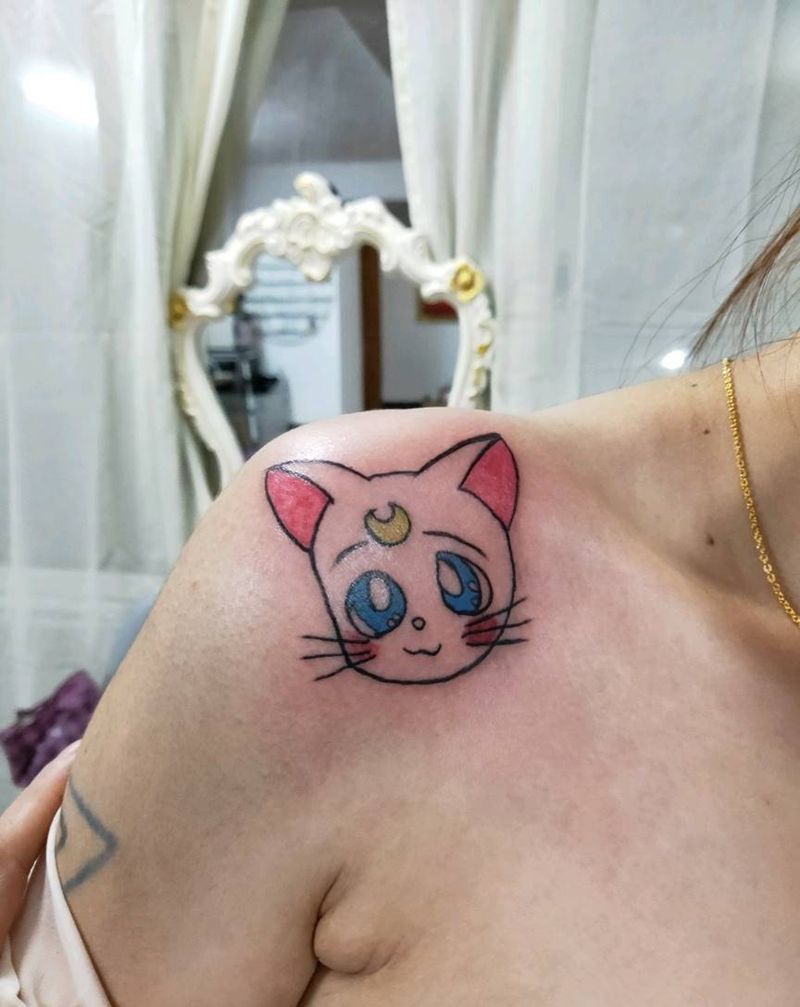 小猫咪纹身图片_胸部纹身图案