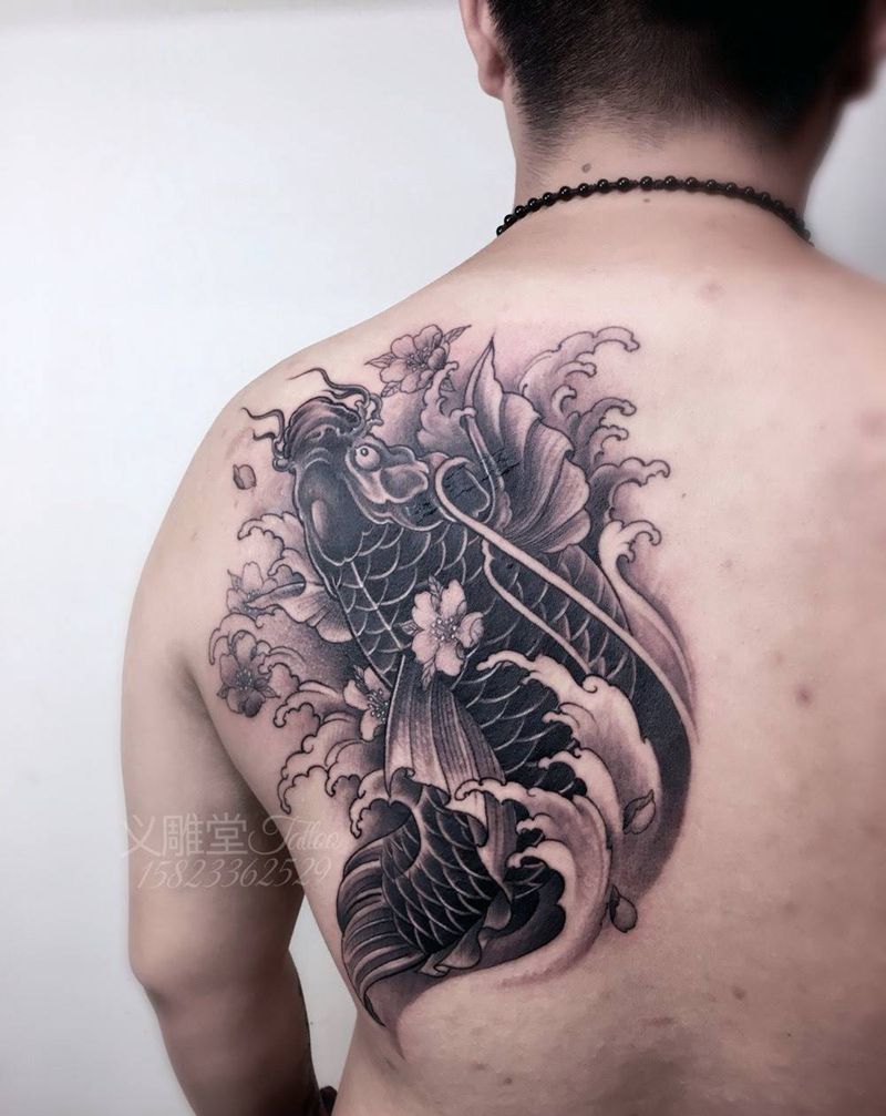 新传统鱼纹身纹身图片_背部传统动物重庆重庆刺青义雕堂图案纹身图案