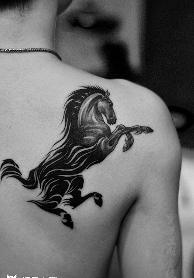 马纹身纹身图片_肩部图腾重庆纹身图案