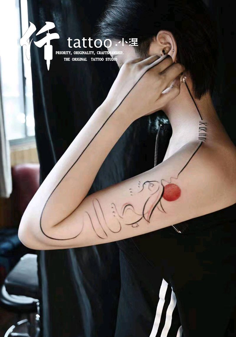 兔子线纹身图片_手臂肩部水墨图腾线兔子手指纹身图案