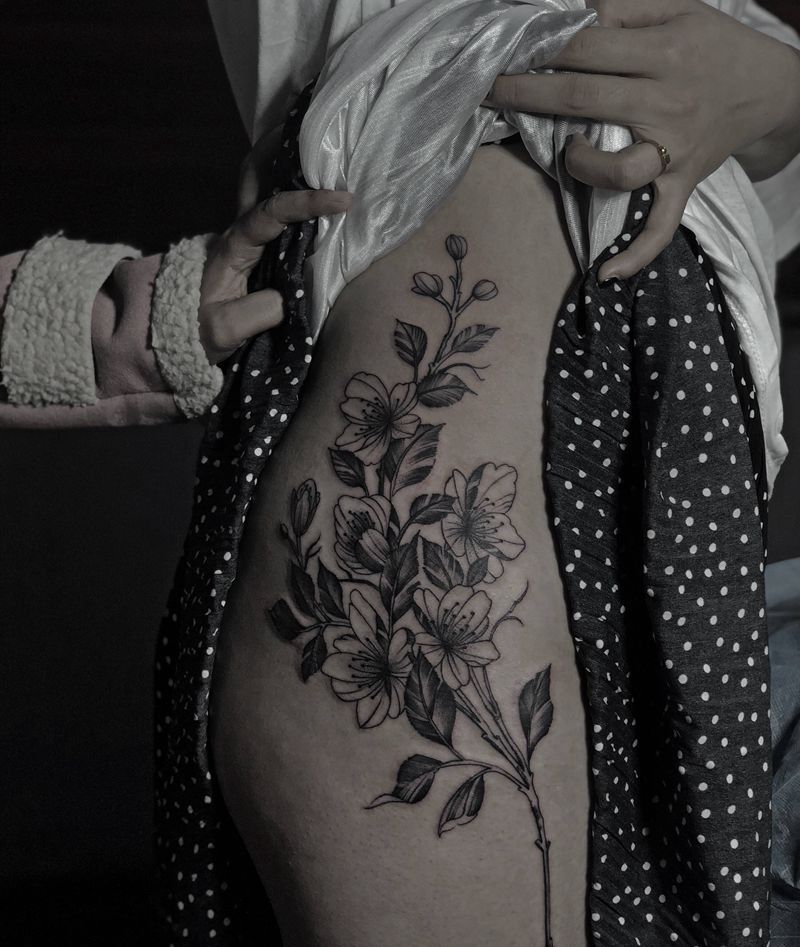 素花纹身图片_腰部臀部点刺纹身图案