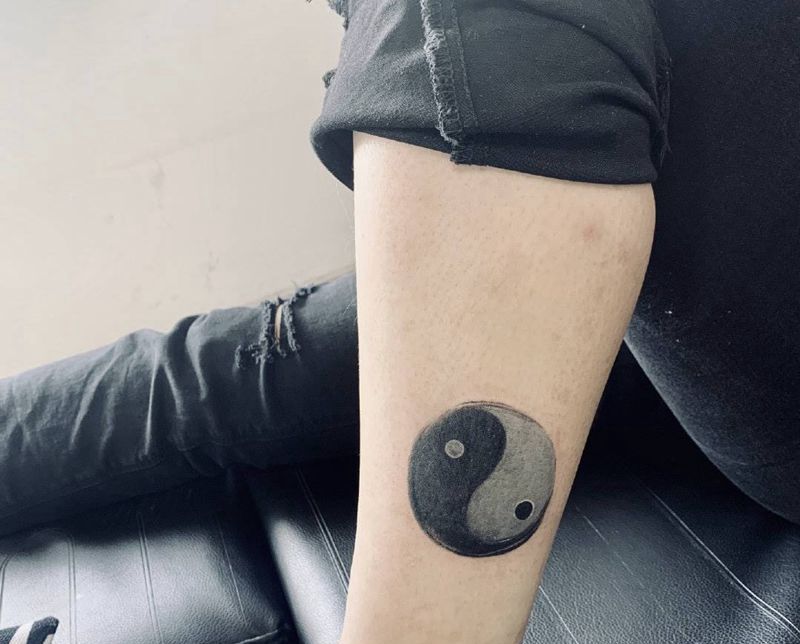 太极纹身图片_腿部水墨水彩纹身图案