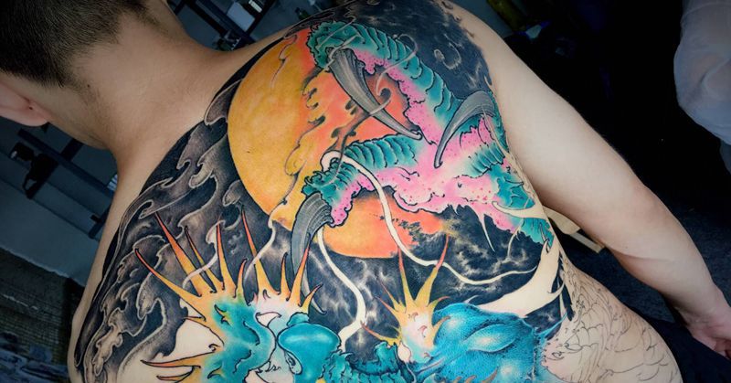 小青龙满背3000纹身图片_背部新传统纹身图案