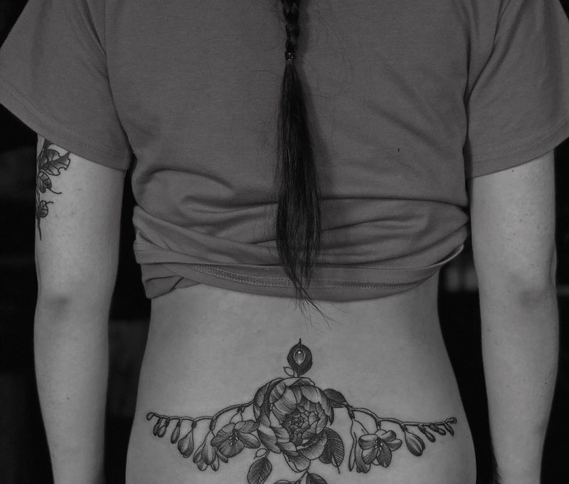 腰花纹身图片_腰部点刺鬼绣文化纹身图案