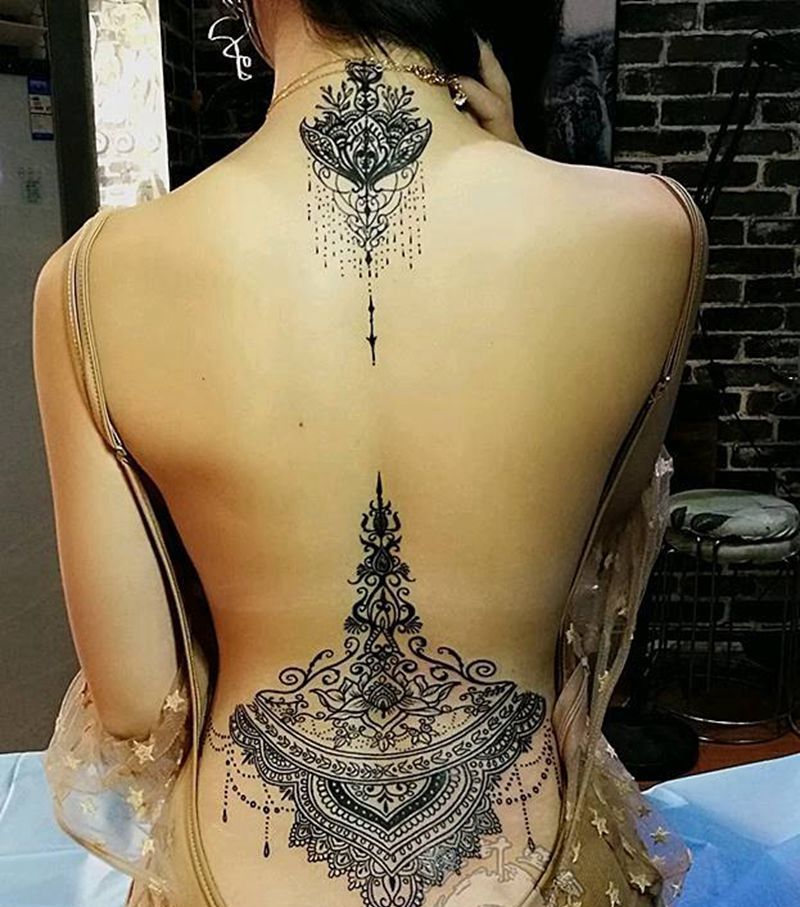 背部线条纹身图片_背部腰部图腾几何纹身图案