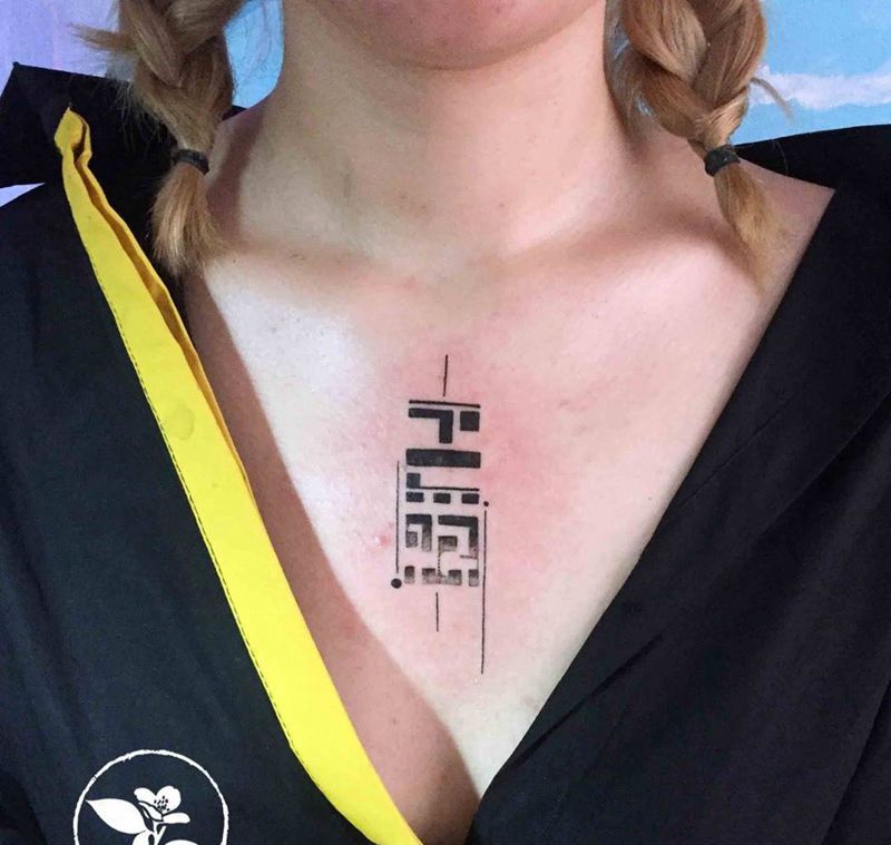 不忘初心纹身图片_成品胸部几何字符纹身图案