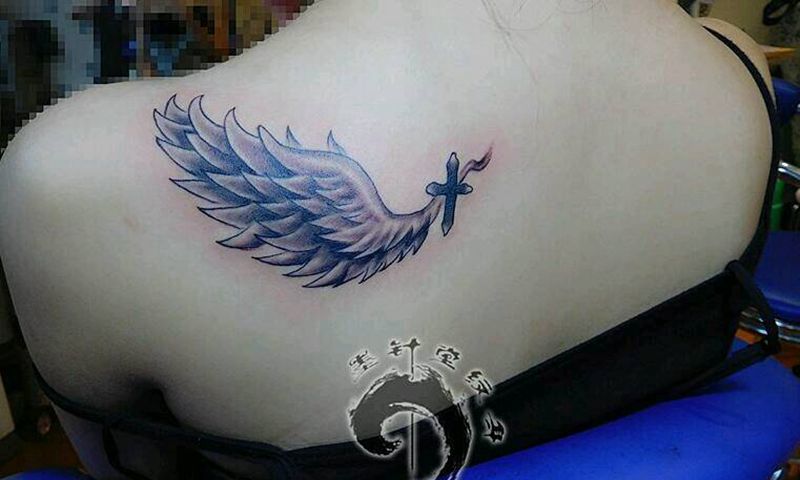 翅膀纹身图片