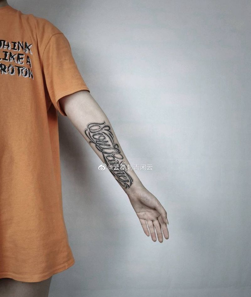 奇卡诺情侣纹身纹身图片_手臂花体字纹身图案