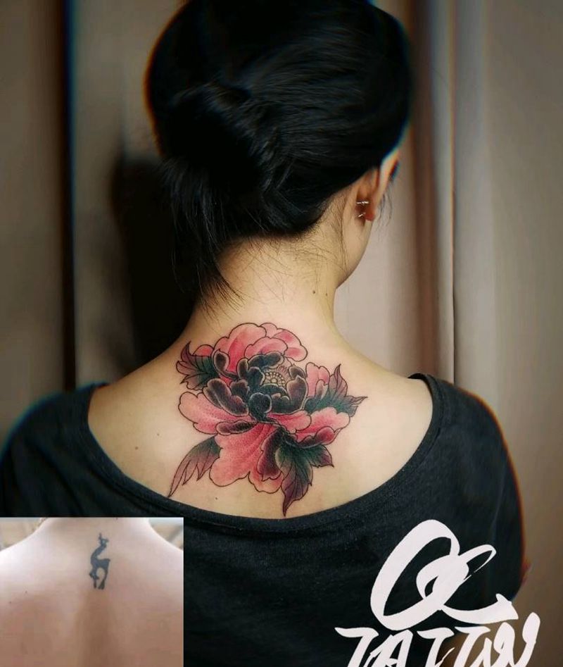 牡丹遮盖纹身图片_背部新传统纹身图案