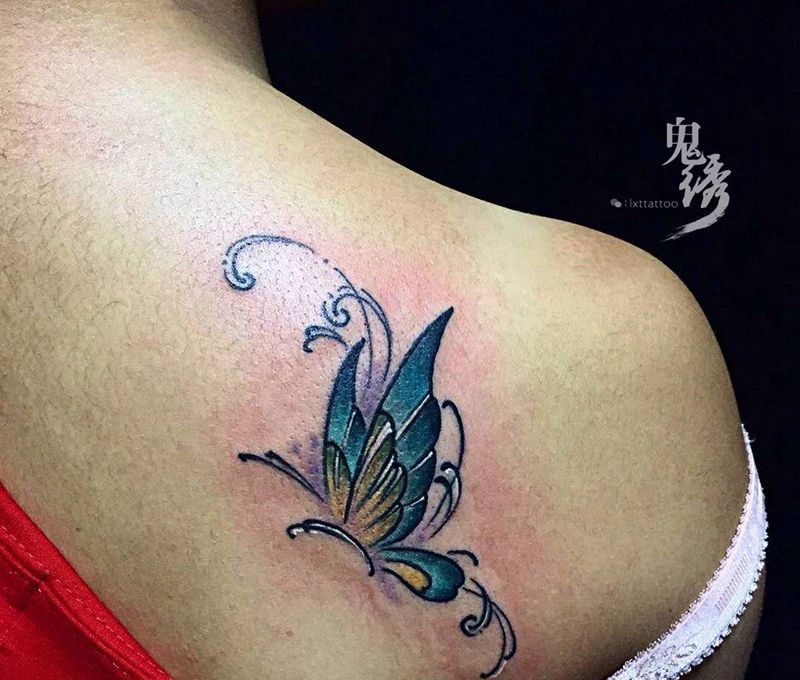 蝴蝶纹身图片_成品肩部清新动物刺青纹身图案