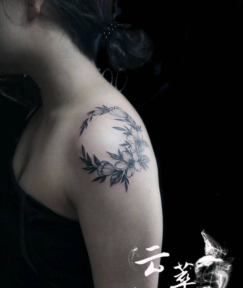 花环纹身图片_肩部点刺纹身图案