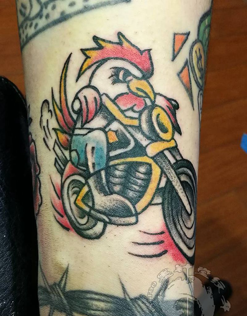 卡通鸡纹身图片_手部手臂Old School水彩纹身图案