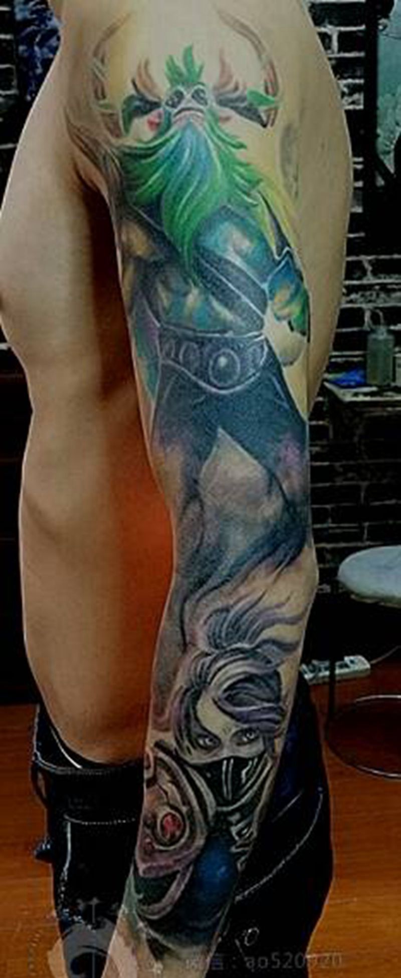 多塔人物花臂纹身图片