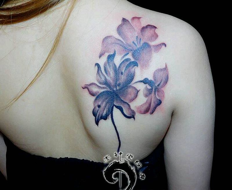 水墨百合花纹身图片