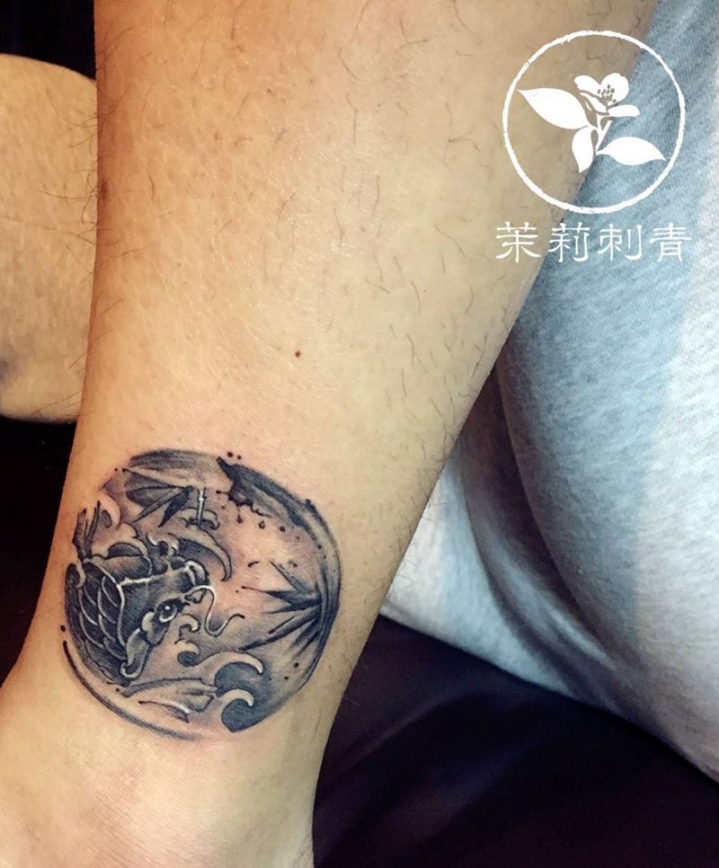 圆 鱼纹身图片_成品传统清新动物鱼纹身图案
